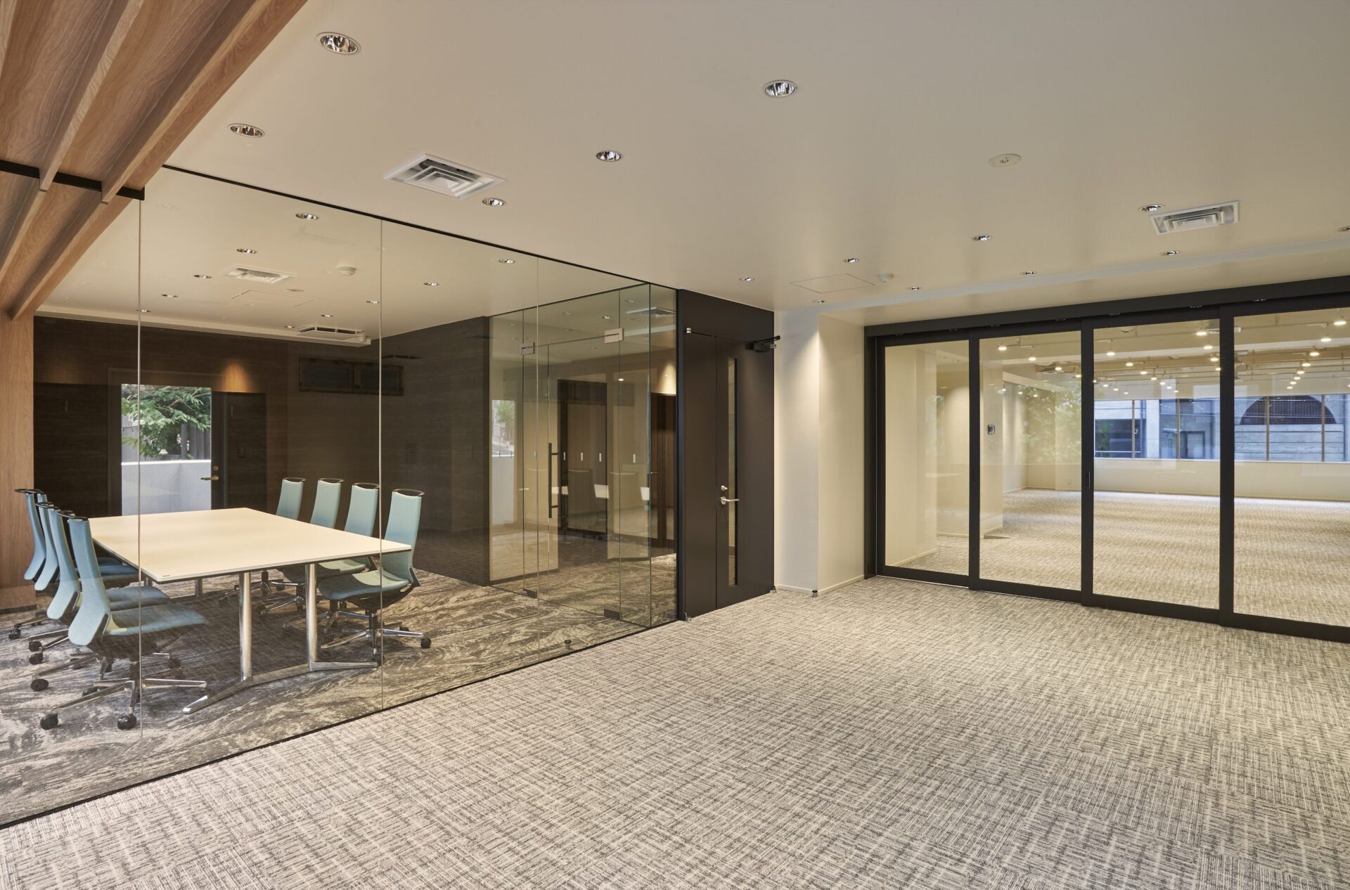 Tower Front 神谷町