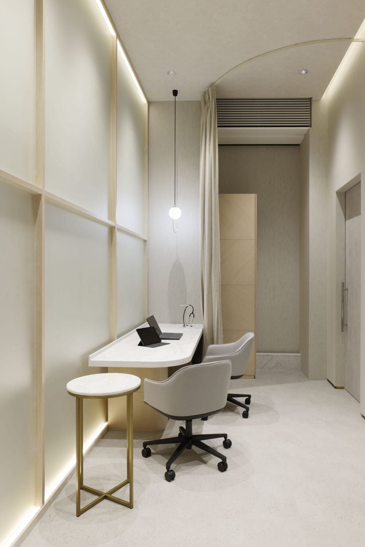 THE CELL CLINIC