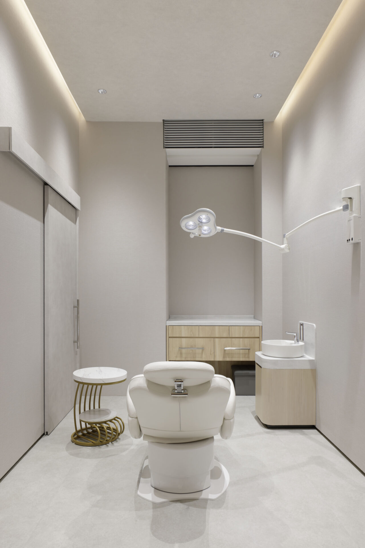 THE CELL CLINIC